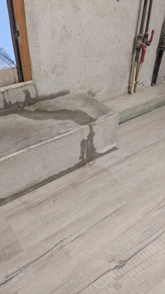 Présence d'eau observée sur un ouvrage en béton lors d'un constat